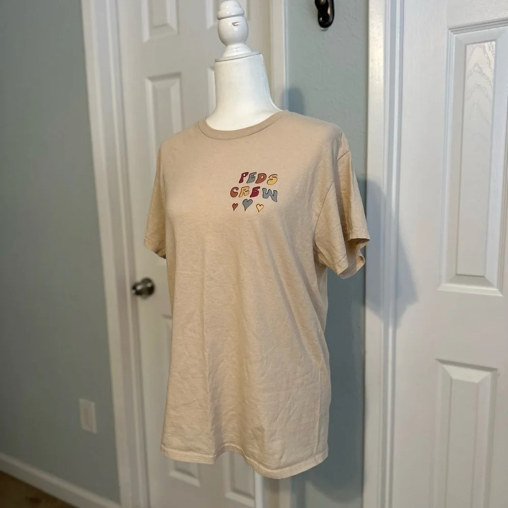 Peds Crew Print Beige Tee Size Medium - Picture 2 of 5